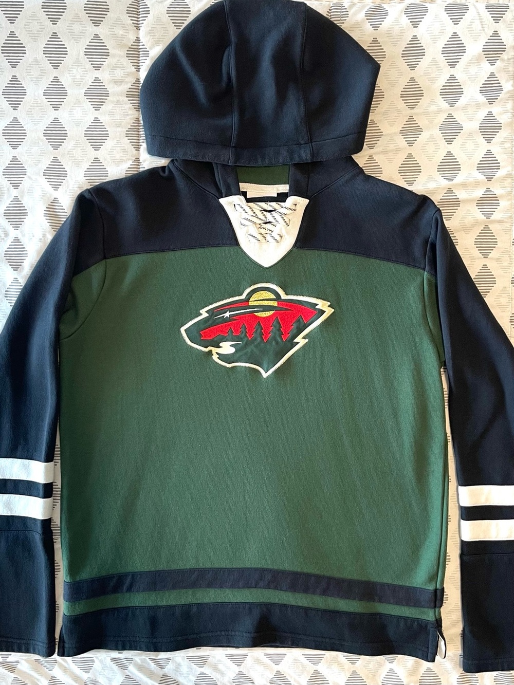 NHL Minnesota Wild Youth Hoodie - Lace Up Style & Embroidered Logo - XL 18/20